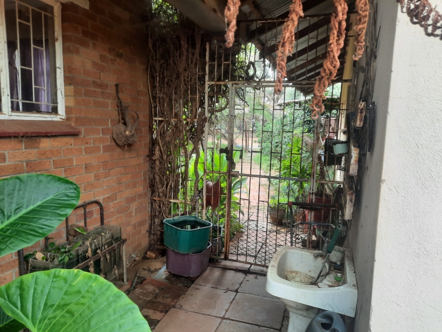 6 Bedroom Property for Sale in Odendaalsrus Free State